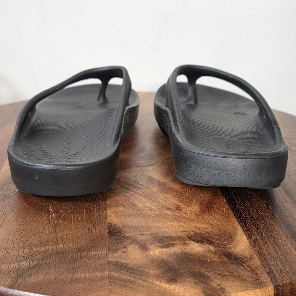 OOFOS Black Thong Recovery Sandals Men's 8 Women's 10